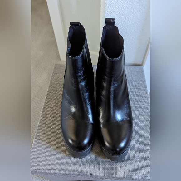 Jeffrey Campbell Lug Sole Chelsea Boots - Picture 2 of 6